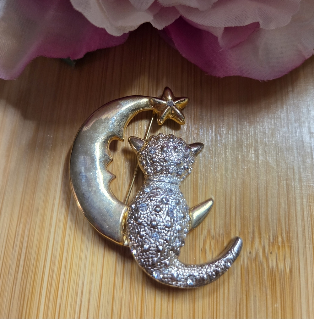 Elegant Gold and Silver Cat Brooch - Picture 3 of 3